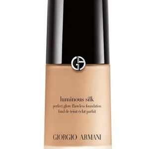 Armani Beauty 4.5 light to medium neutral (Never Used/ Brand New in box)